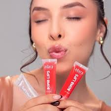 BOMB LIPS MOISTURIZE R Adara Cosméticos