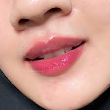 BOMB LIPS MOISTURIZE R Adara Cosméticos